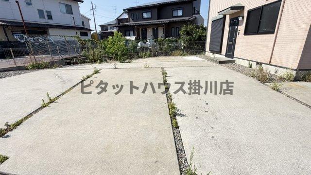 掛川市下俣一戸建 駐車場