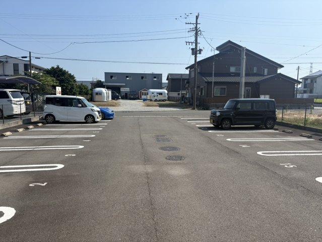 牧之原市布引原アパート 駐車場