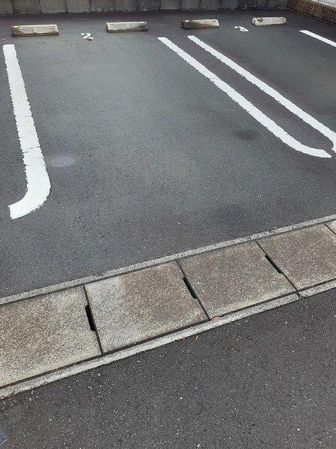 磐田市三ケ野台アパート 駐車場