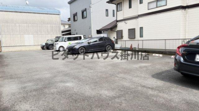 掛川市仁藤町アパート 駐車場