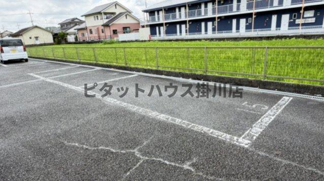 掛川市下垂木アパート 駐車場
