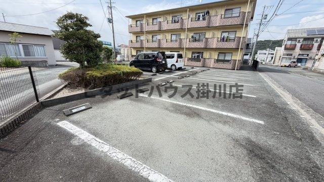 袋井市豊沢マンション 駐車場
