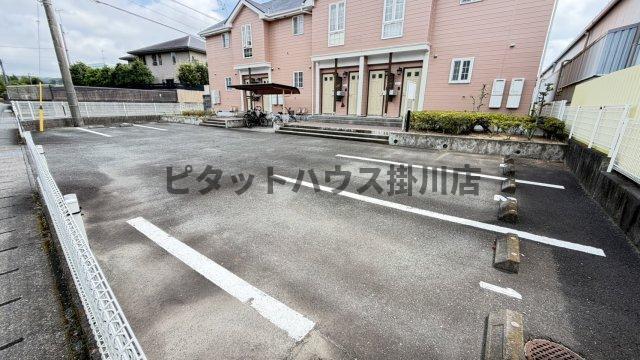 袋井市豊沢アパート 駐車場