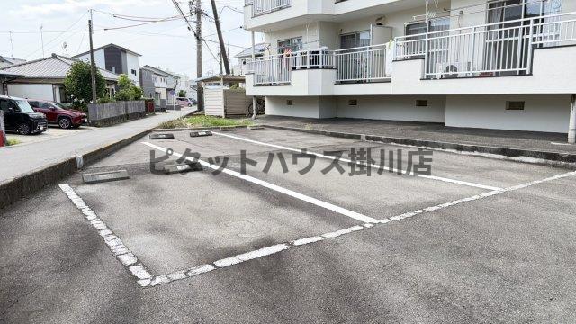 掛川市緑ケ丘アパート 駐車場