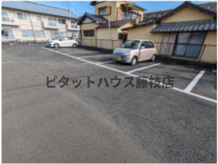 藤枝市高洲アパート 駐車場