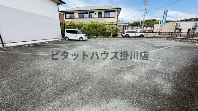 袋井市春岡アパート 駐車場