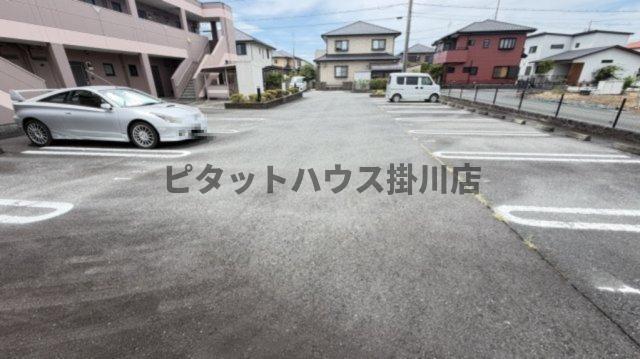 袋井市上山梨アパート 駐車場