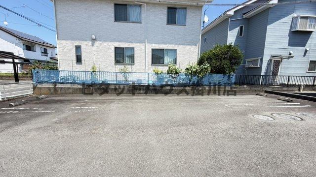 掛川市成滝アパート 駐車場