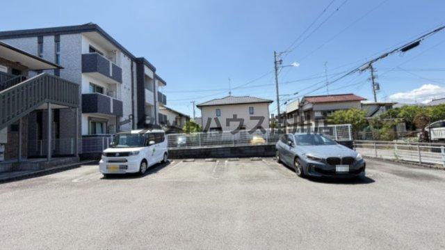 掛川市成滝アパート 駐車場