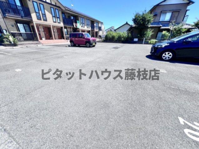 藤枝市高岡アパート 駐車場