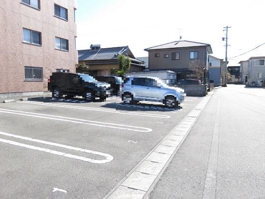 藤枝市横内マンション 駐車場