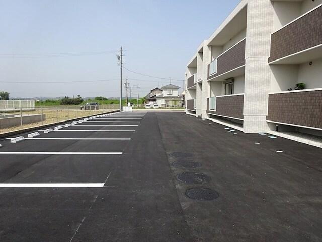 袋井市上山梨マンション 駐車場
