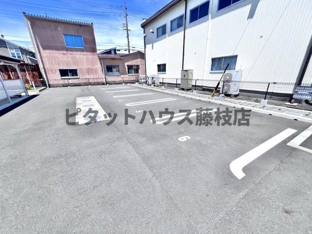 焼津市三ケ名アパート 駐車場