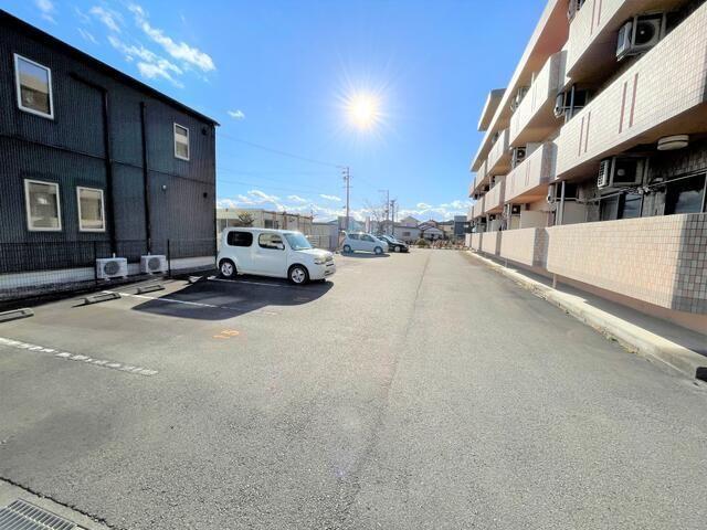 菊川市加茂マンション 駐車場