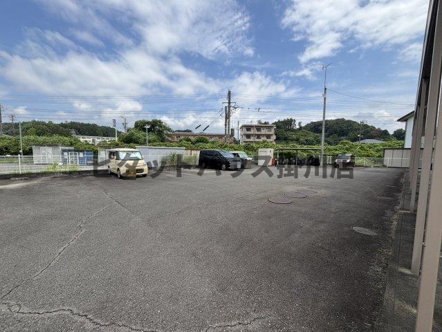 菊川市西方アパート 駐車場