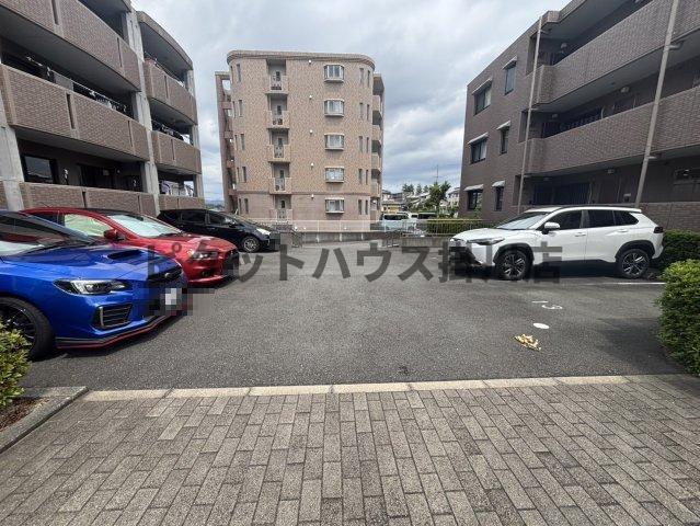 掛川市高御所マンション 駐車場