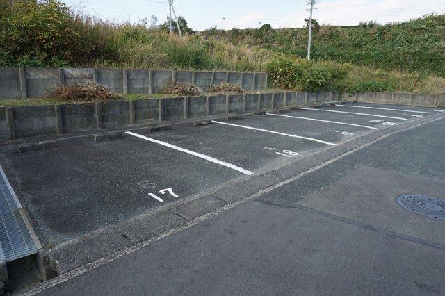 袋井市諸井マンション 駐車場