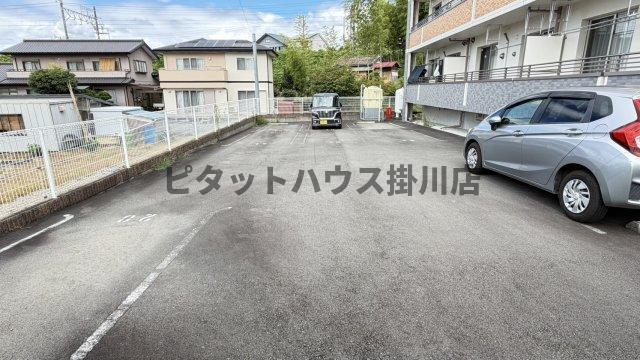 菊川市吉沢マンション 駐車場