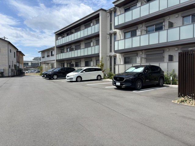 菊川市本所マンション 駐車場