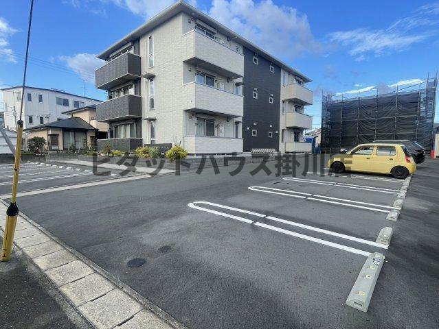 磐田市三ケ野台アパート 駐車場