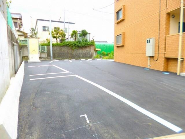袋井市高尾町マンション 駐車場