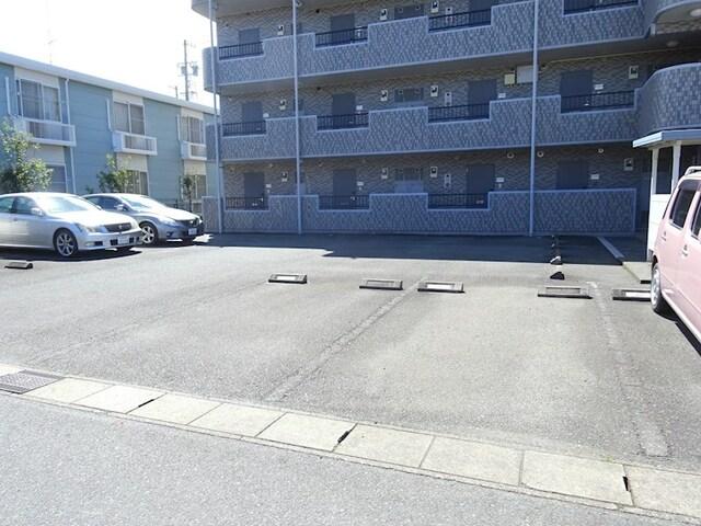 袋井市川井マンション 駐車場