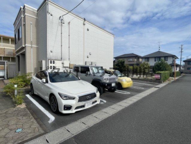 磐田市三ケ野台アパート 駐車場