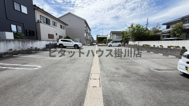 菊川市下平川アパート 駐車場