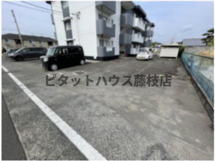 焼津市西小川マンション 駐車場