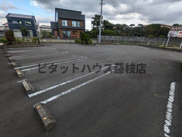 藤枝市小石川町アパート 駐車場