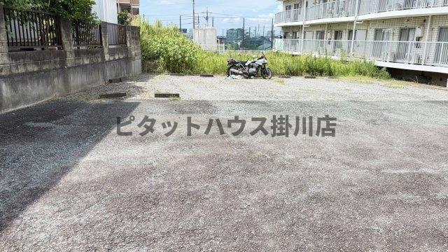 掛川市青葉台マンション 駐車場