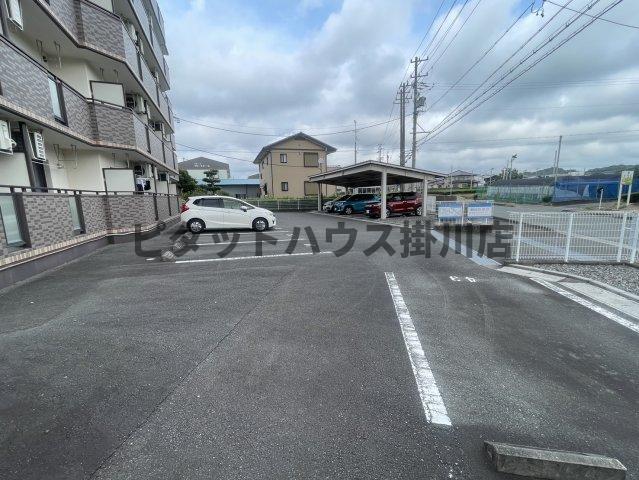 袋井市豊沢マンション 駐車場