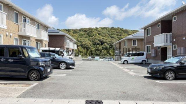 磐田市新貝アパート 駐車場