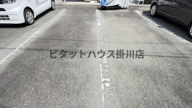 磐田市西貝塚アパート 駐車場