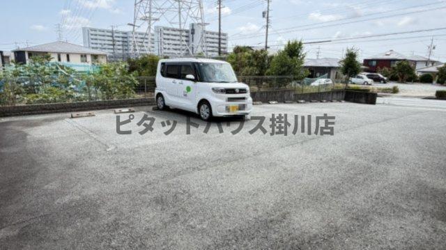 磐田市富士見台アパート 駐車場