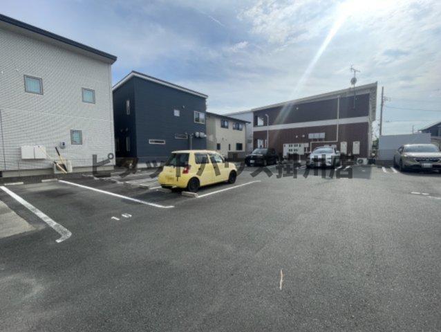 磐田市上岡田アパート 駐車場