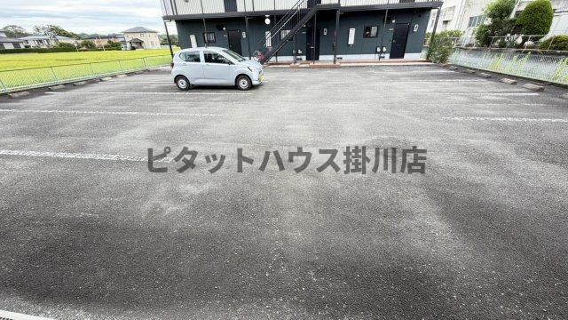 菊川市赤土アパート 駐車場