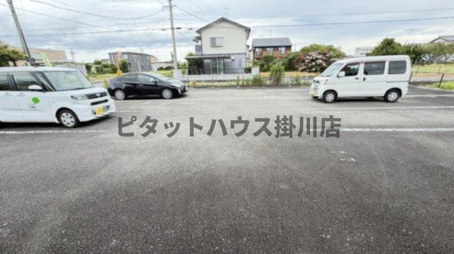 菊川市赤土アパート 駐車場