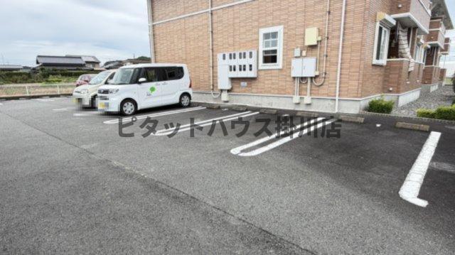 菊川市赤土アパート 駐車場