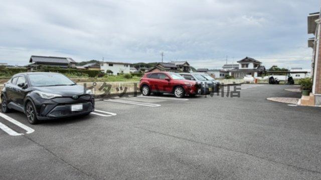 菊川市赤土アパート 駐車場
