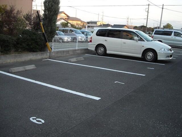磐田市三ケ野台アパート 駐車場