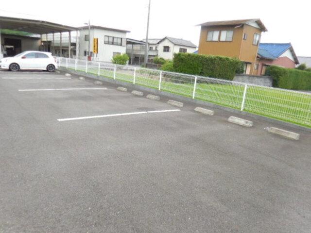 牧之原市坂部アパート 駐車場