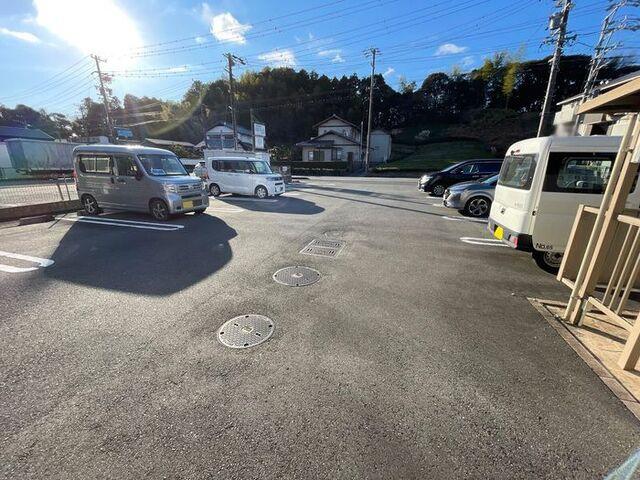 菊川市本所アパート 駐車場