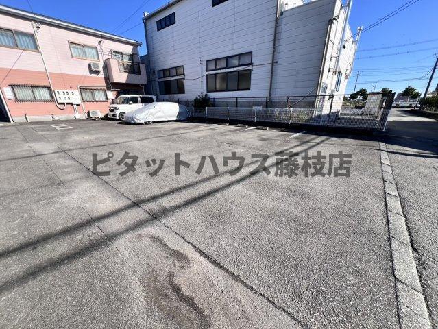 焼津市三ケ名アパート 駐車場