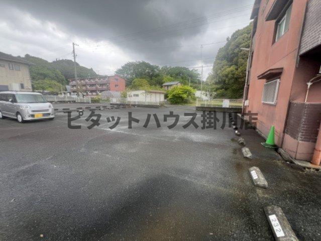 掛川市家代の里マンション 駐車場