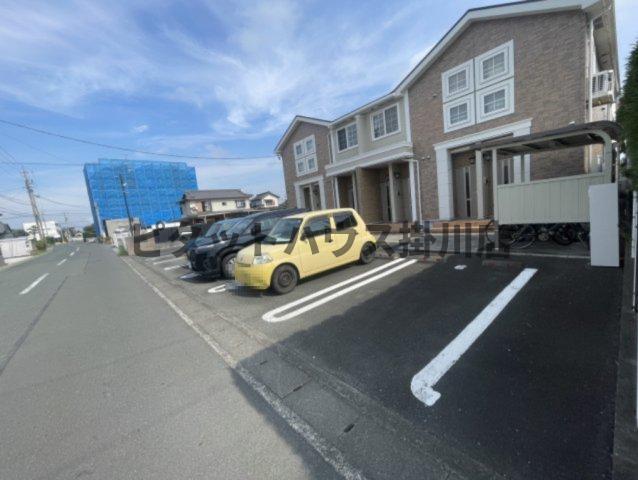 磐田市上岡田アパート 駐車場