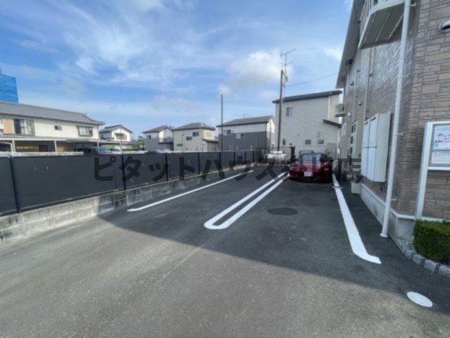 磐田市上岡田アパート 駐車場