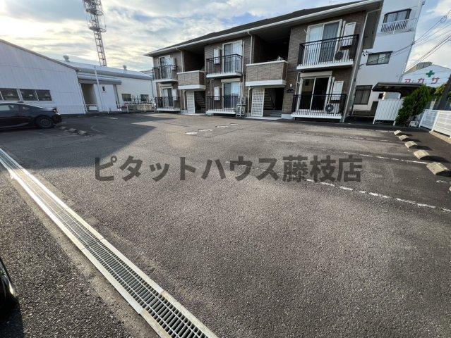 焼津市小柳津アパート 駐車場
