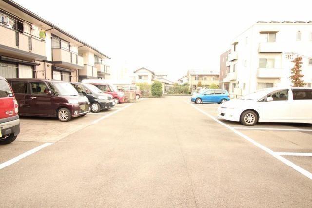 焼津市柳新屋アパート 駐車場
