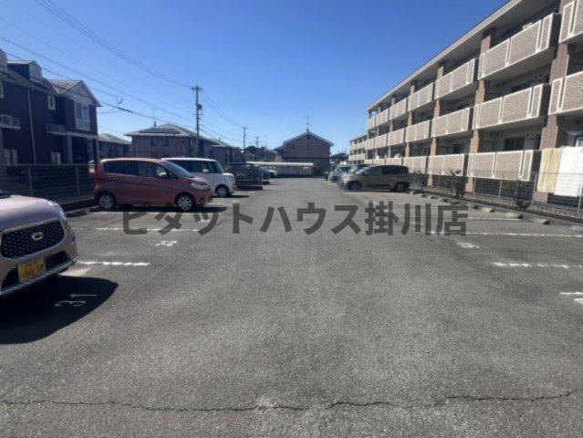 掛川市長谷マンション 駐車場